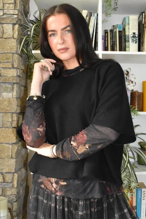 Tiby Cashmere Touch Layering Top Baroque Country Bloom Black